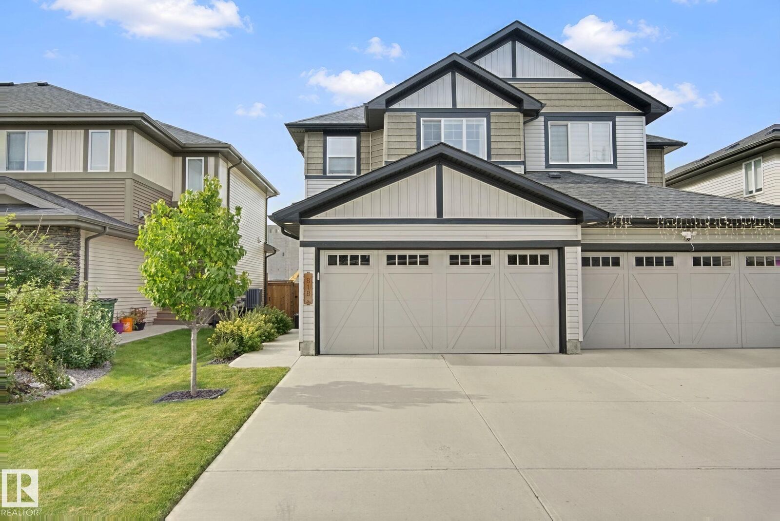 Property Photo:  818 Cavanagh Heath SW  AB T6W 3Y1 