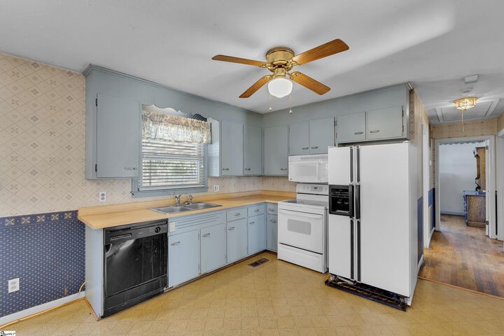 Property Photo: 9 Clemson Avenue SC 29611