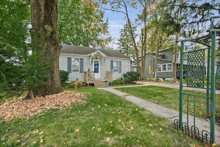 Property Photo:  1005 Madison Street  IN 46385 