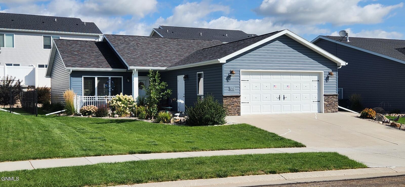 Property Photo:  212 Huron Drive  ND 58503 