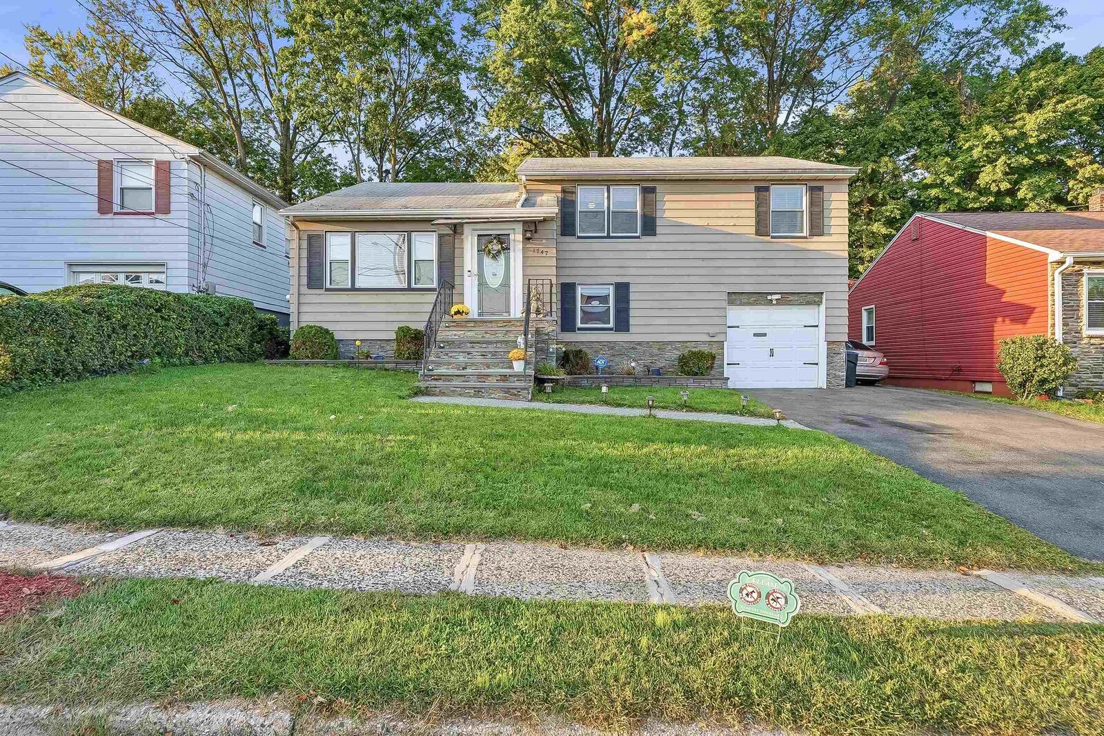 Property Photo:  1747 Colgate Pl  NJ 07083 