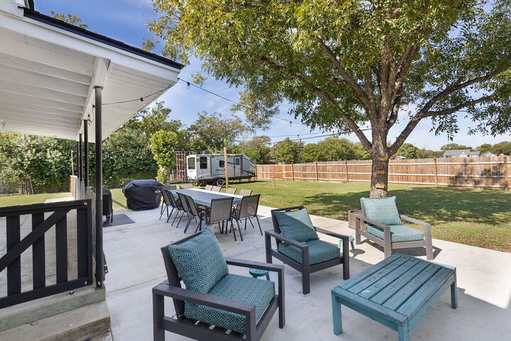 Property Photo: 420 Westminster TX 78028