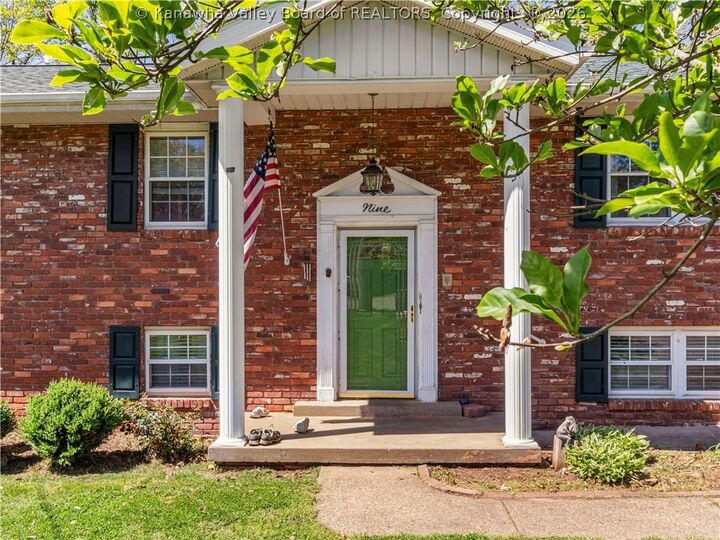 Property Photo: 9 Brentwood Circle WV 25143