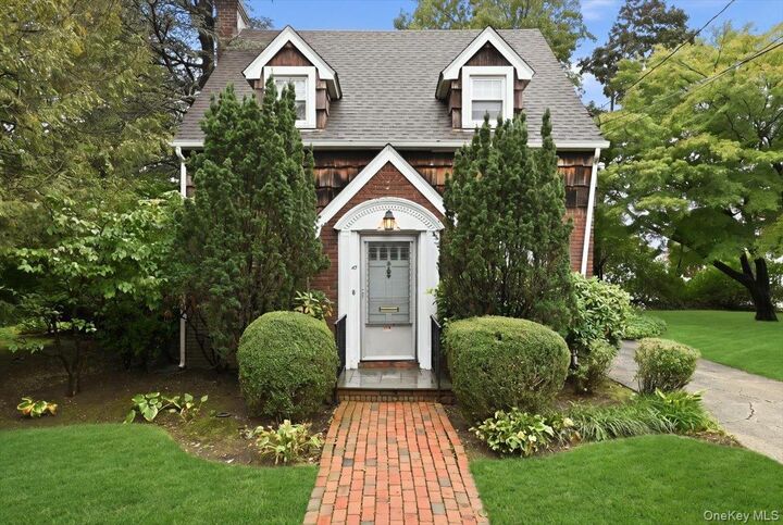 Property Photo:  47 Broadfield Road  NY 11550 
