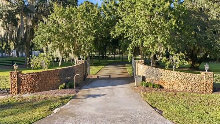 Property Photo: 15211 Vinola Place FL 34756