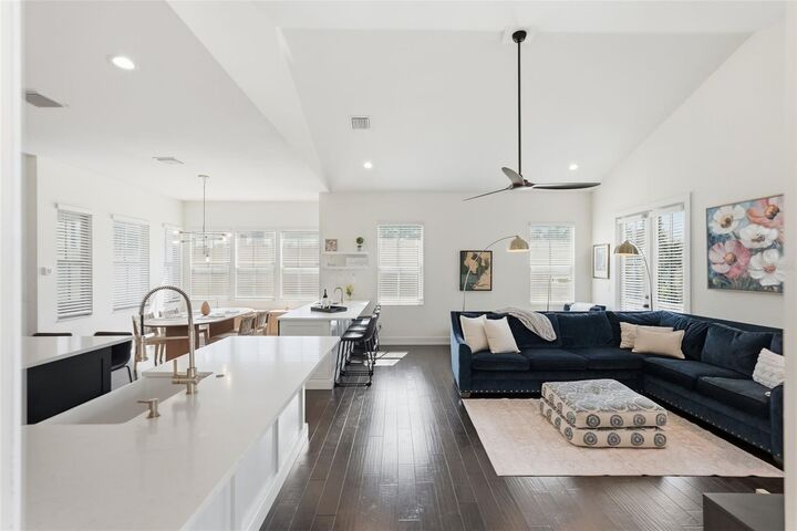 Property Photo:  1208 5th Street S  FL 33701 