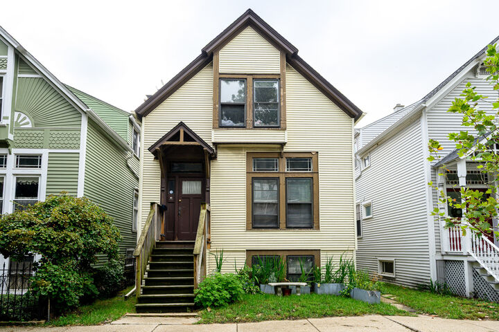 Property Photo:  1151 W Lill Avenue  IL 60614 