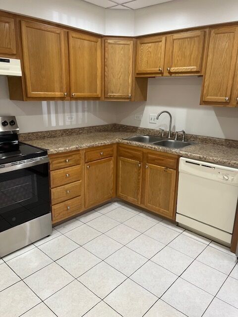Property Photo:  9118 W Elmwood Drive 1B  IL 60714 