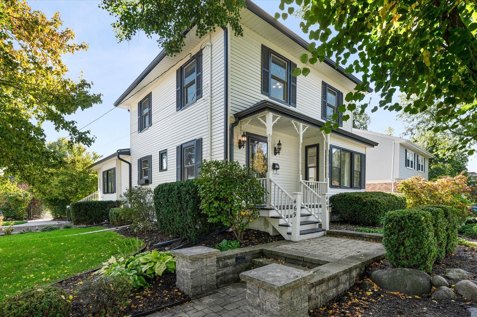 Property Photo:  469 S York Street  IL 60126 