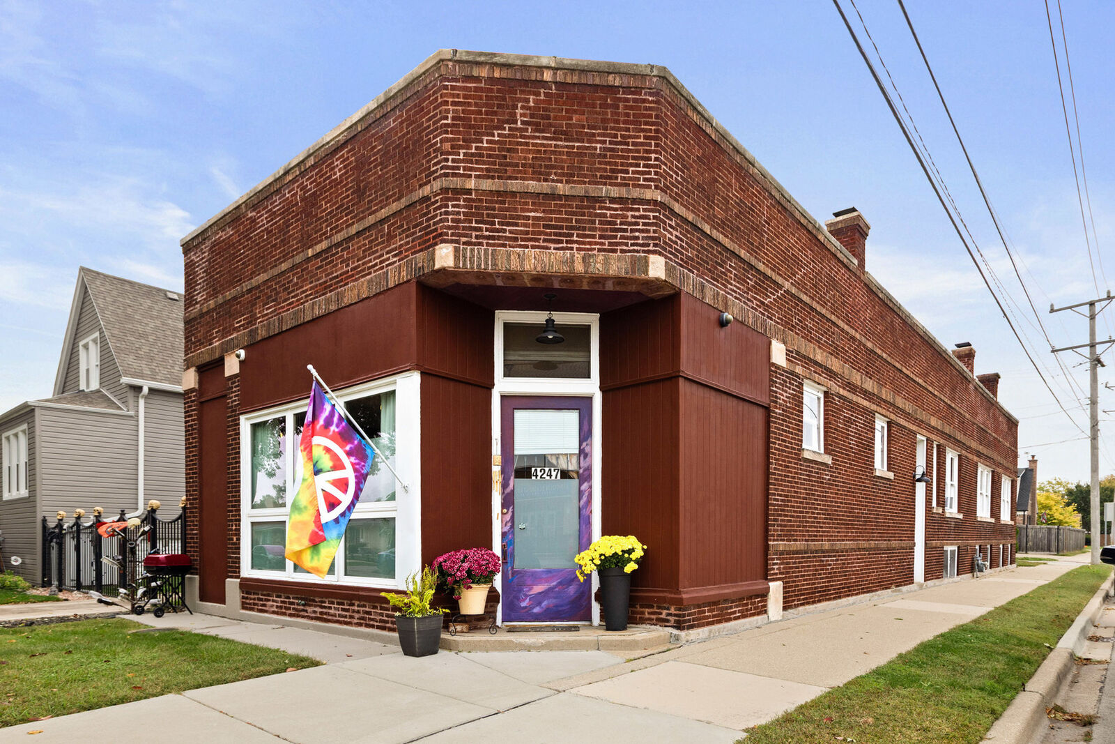 Property Photo: 4247 Grove Avenue IL 60513