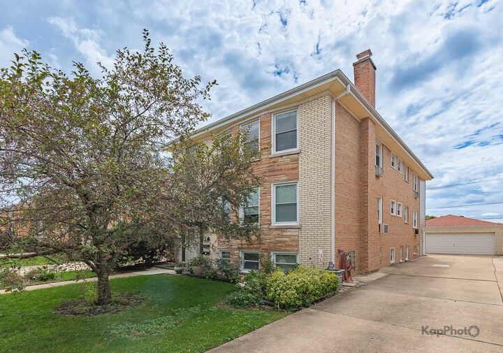Property Photo: 8503 W Berwyn Avenue 2 IL 60656
