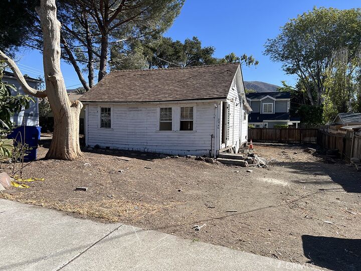 Property Photo:  2046 King  CA 93401 