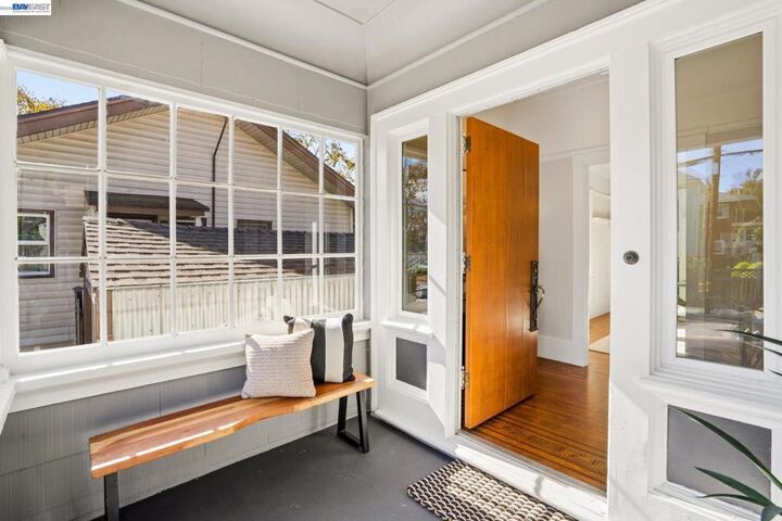 Property Photo:  1407 Pearl St  CA 94501 