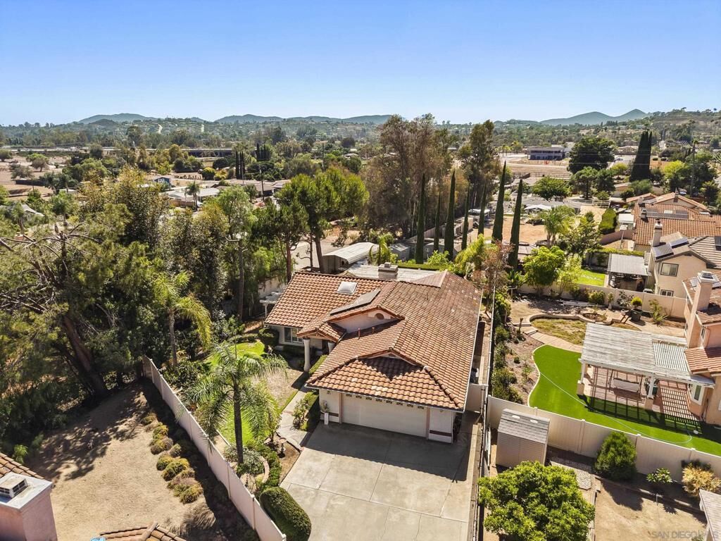 Property Photo: 2011 Rachelle Pl CA 92025