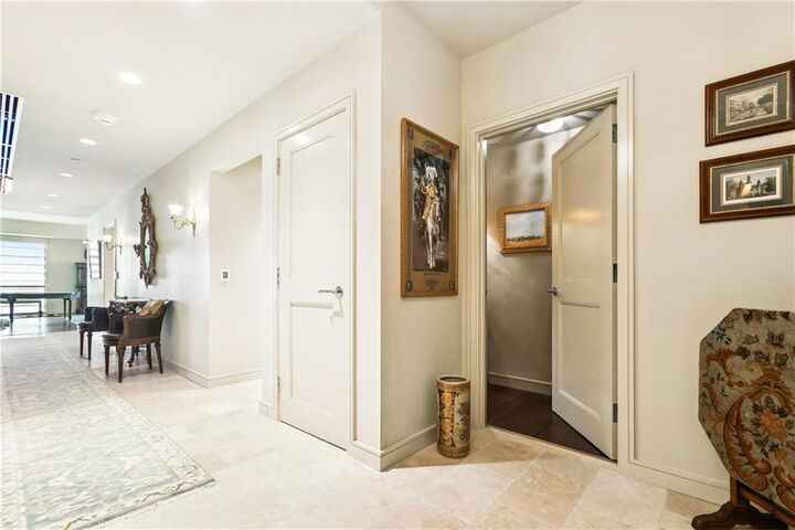 Property Photo: 2 Canal Street 2505 LA 70130