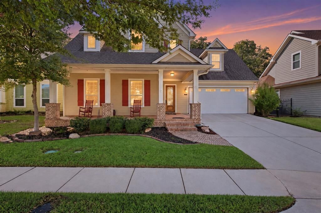 Property Photo:  424 Village Way  TX 76226 