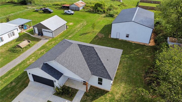 Property Photo:  554 S West Avenue  AR 72744 
