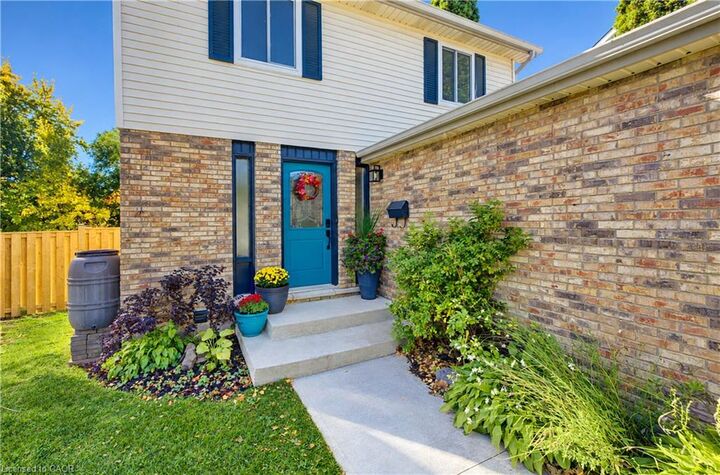 Property Photo:  527B Rosemeadow Crescent  ON N2T 1Z9 