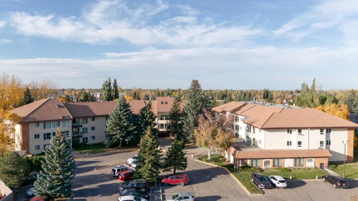 Property Photo:  65 Temple Boulevard W 307  AB T1K 5M2 