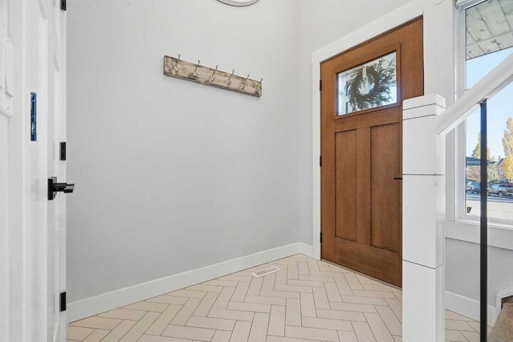 Property Photo:  130 Chapman Close SE  AB T2X 3V7 
