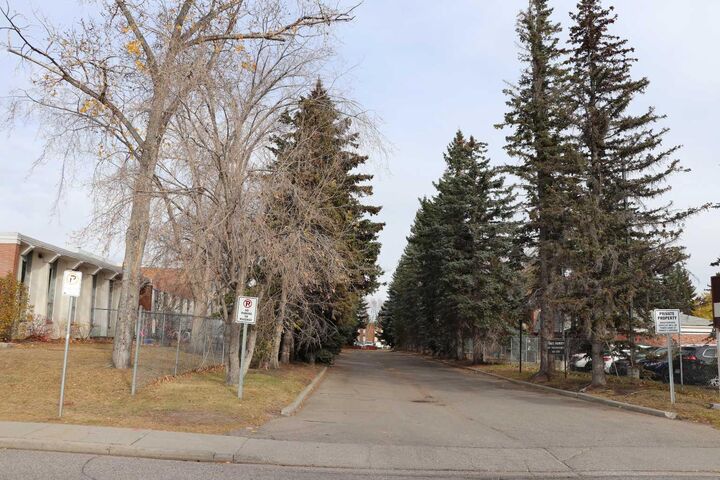 Property Photo:  366 94 Avenue SE 10  AB T2J 5P1 