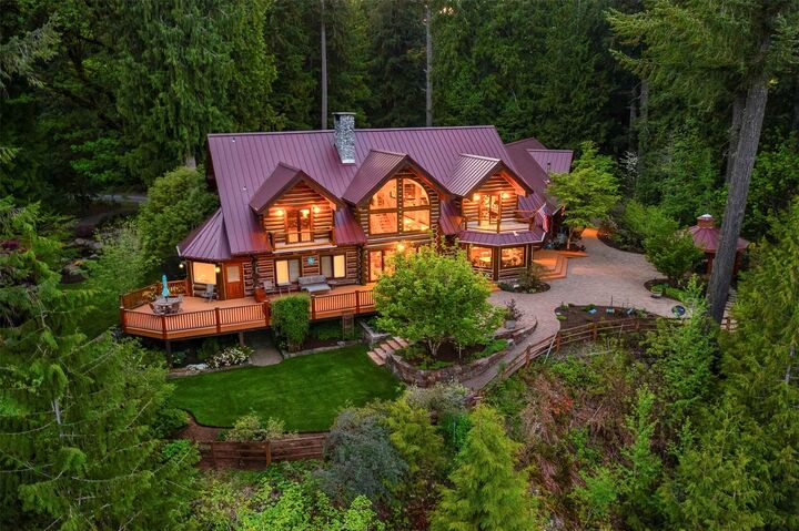 Property Photo: 9216 Mt Baker Hwy WA 98244