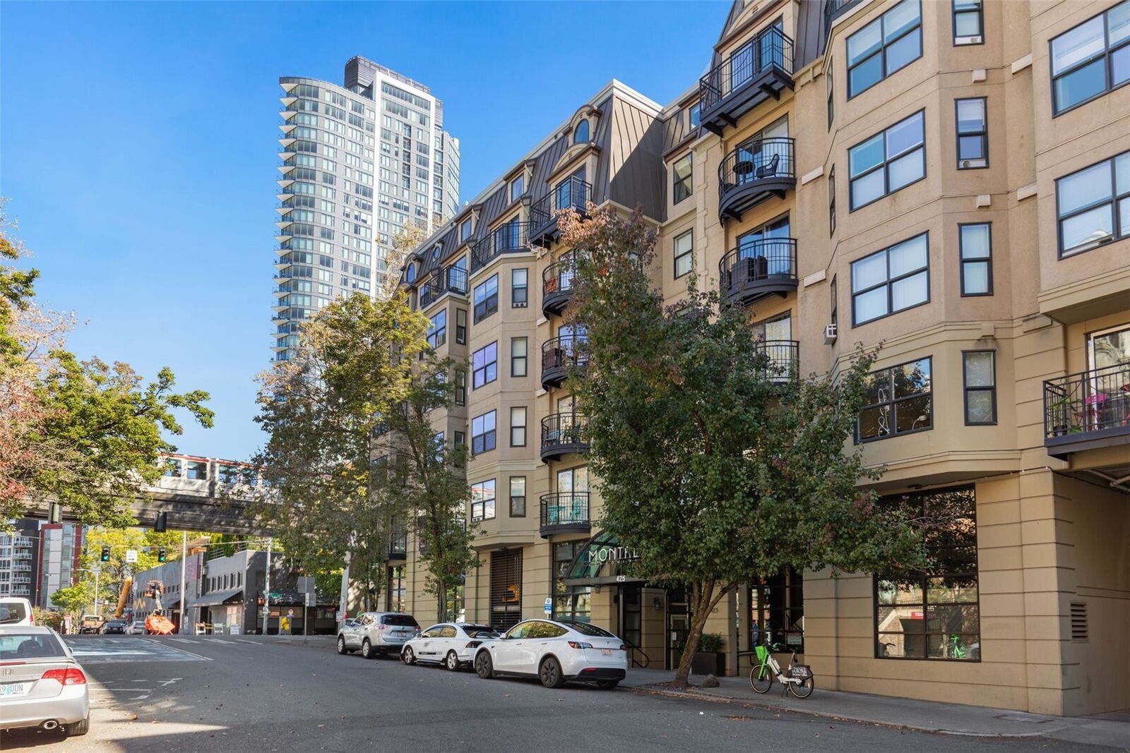 Property Photo:  425  Vine St 721  WA 98121 