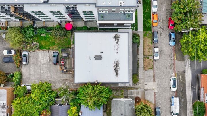 Property Photo:  714 N 1st Avenue N  WA 98109 