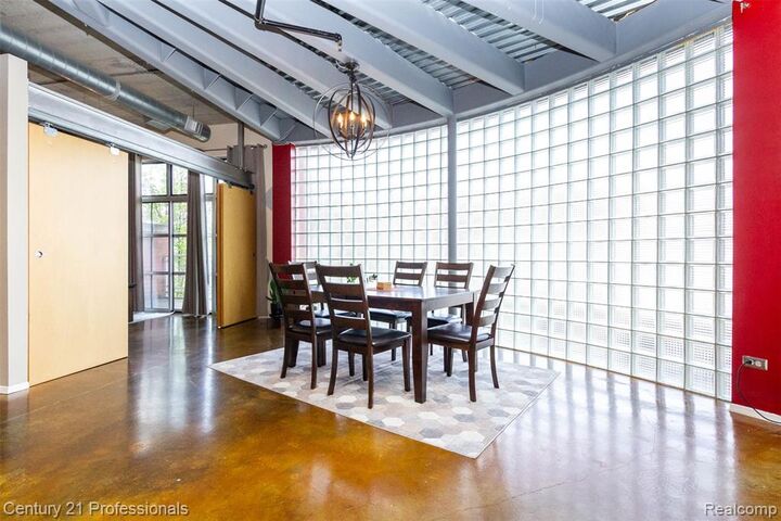 Property Photo: 322 E Harrison Avenue 20 MI 48067