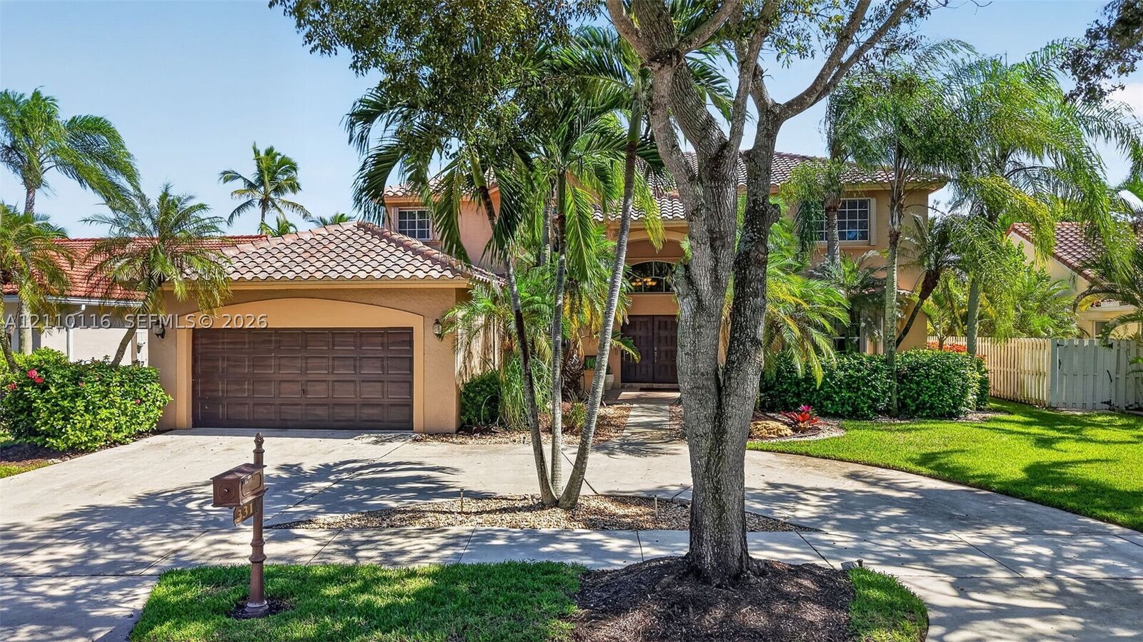 Property Photo: 331 Fairmont Way FL 33326