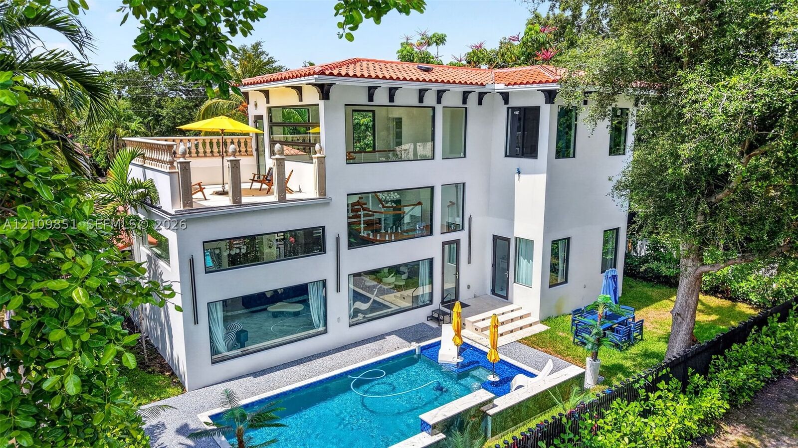 Property Photo: 941 NE 119th St FL 33161