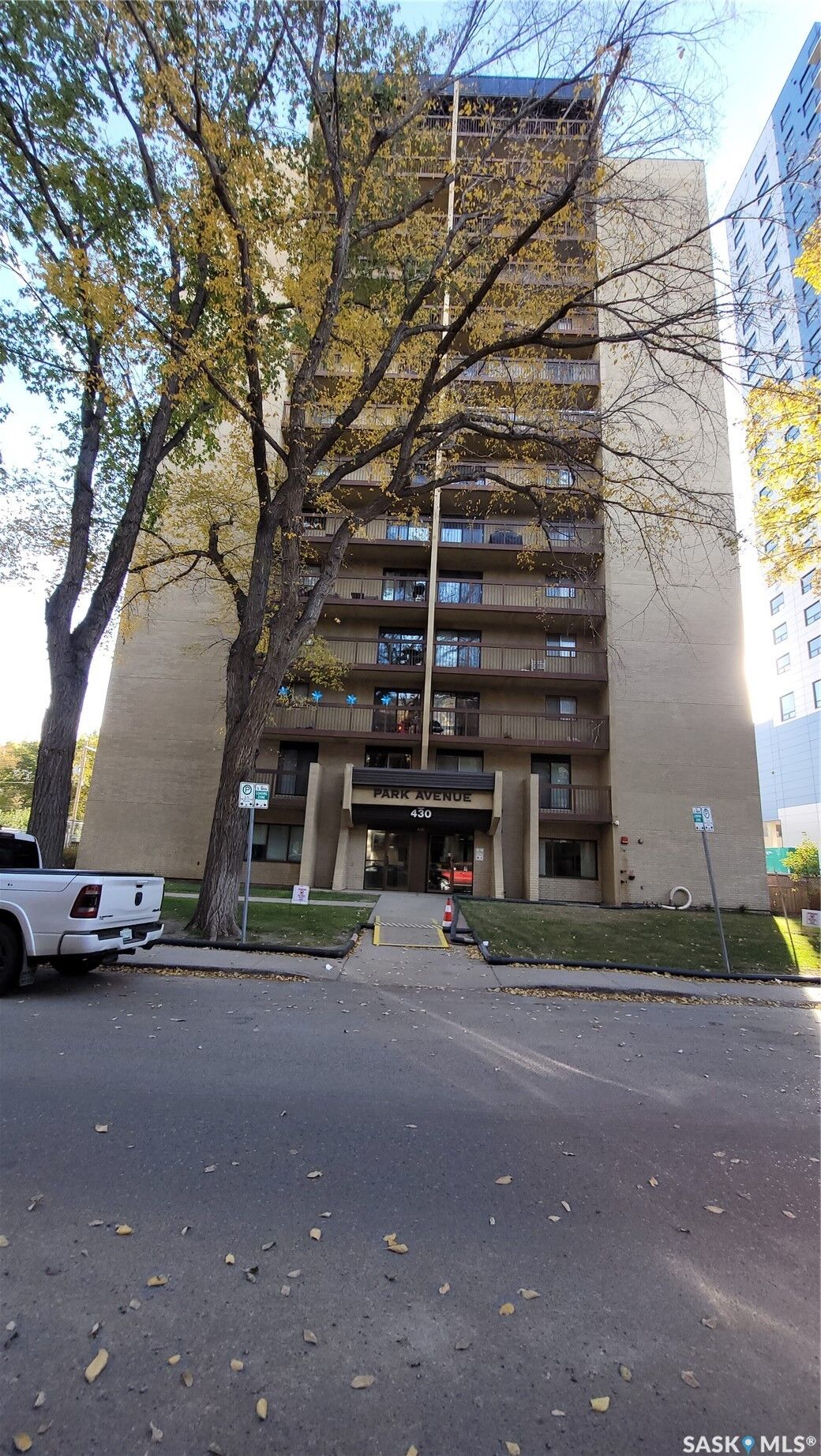 Property Photo: 430 5th Avenue N 203 SK S7K 6Z2