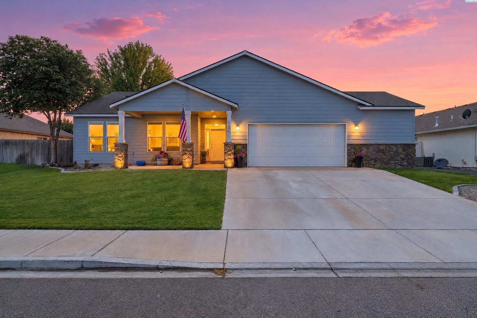 Property Photo:  5504 Coolidge Ct  WA 99301 