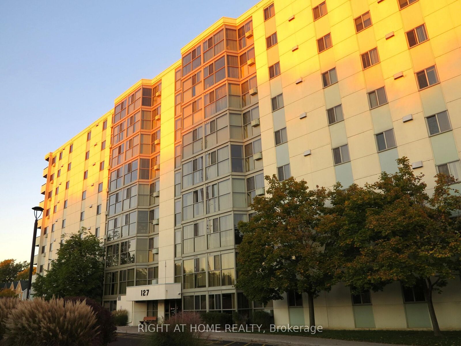 Property Photo:  127 Belmont Drive 610  ON N6J 4J7 