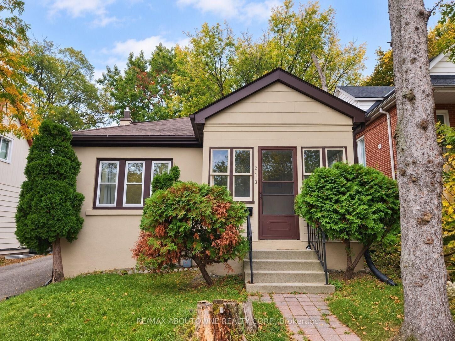 Property Photo: 213 Bowman Street 3 ON L8S 2T9
