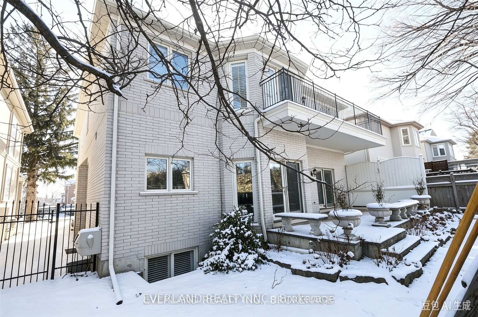 Property Photo:  472 Spring Gate Boulevard  ON L4J 5C7 