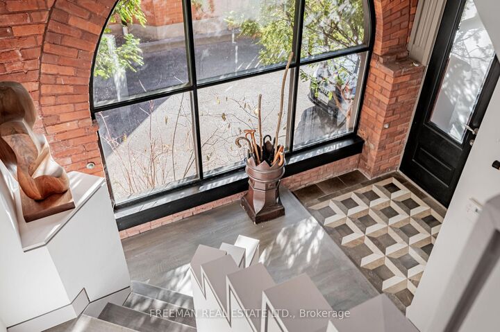 Property Photo:  21 Howland Avenue Upper  ON M5R 3B2 
