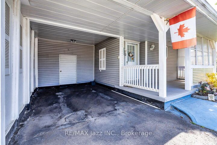 Property Photo:  5 King Court  ON L1B 1L7 