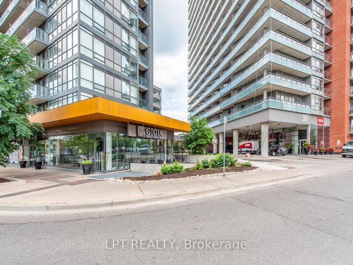 Property Photo:  38 Joe Shuster Way 420  ON M6K 0A5 