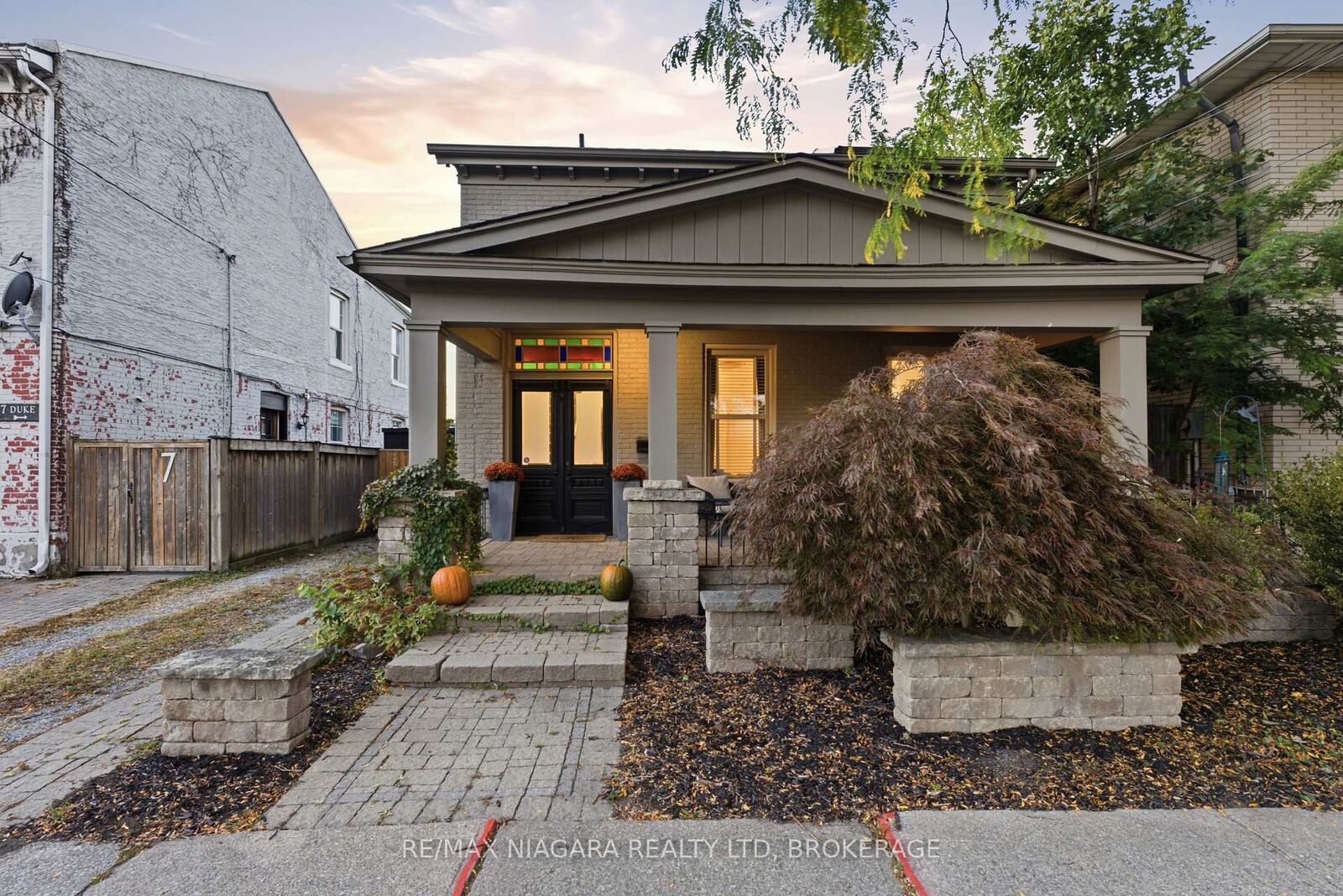 Property Photo:  9 Duke Street  ON L2R 5W1 