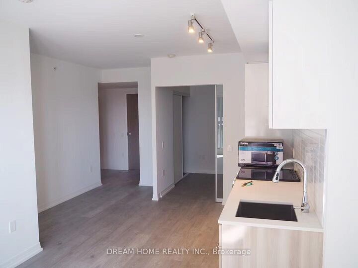 Property Photo: 251 Jarvis Street 1420 ON M5B 0C3