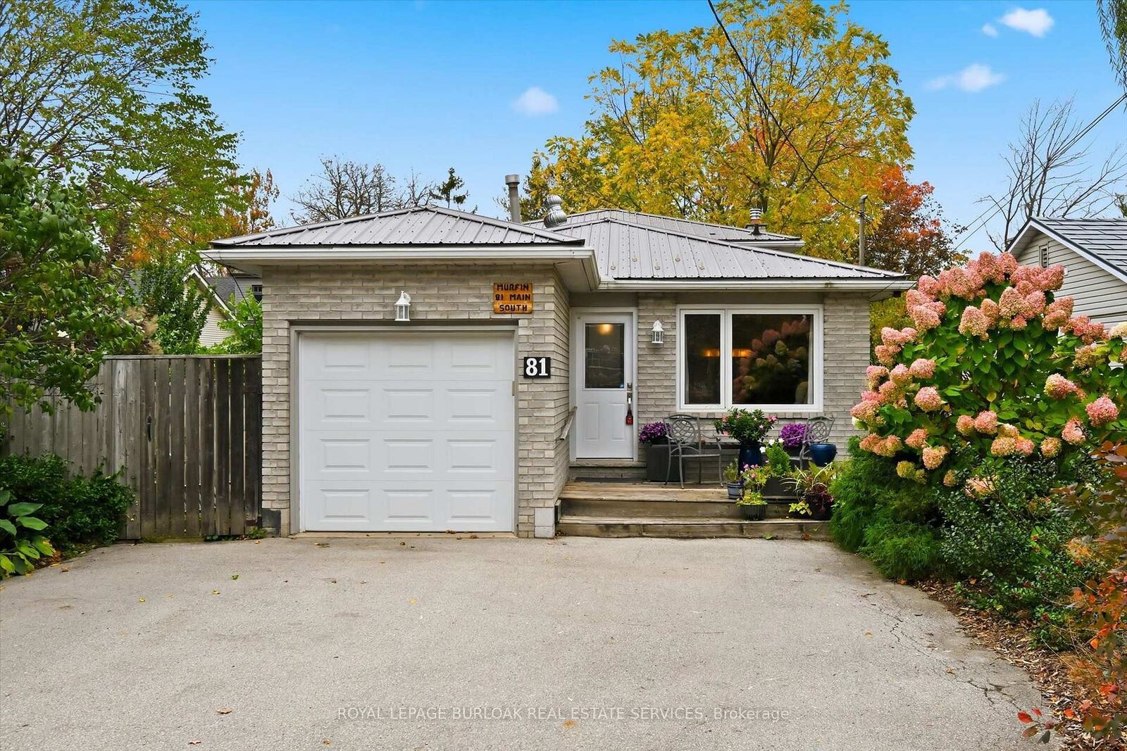 Photo de la propriété:  81 Main Street S  ON L0R 2H0 