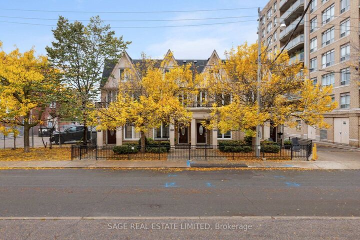 Property Photo:  140 Bathurst Street Th06  ON M5V 3N8 