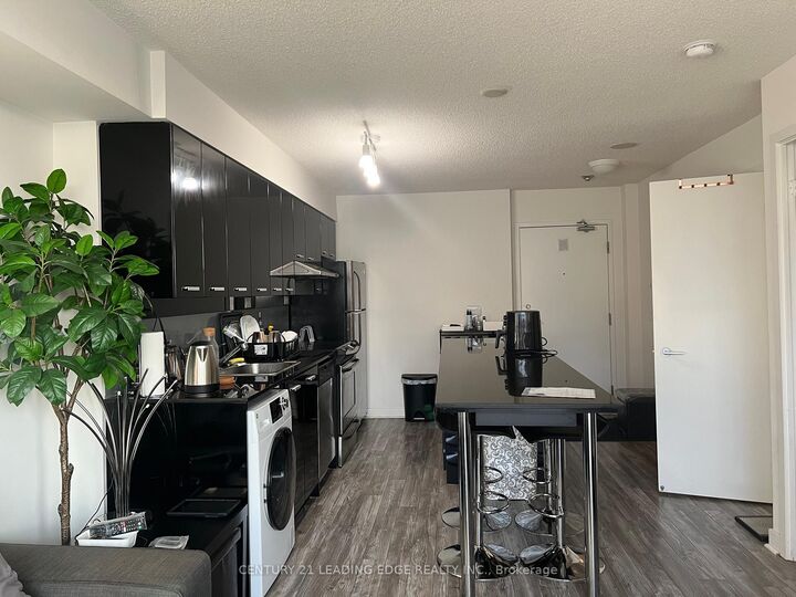 Property Photo:  19 Singer Court 1512  ON M2K 0B2 