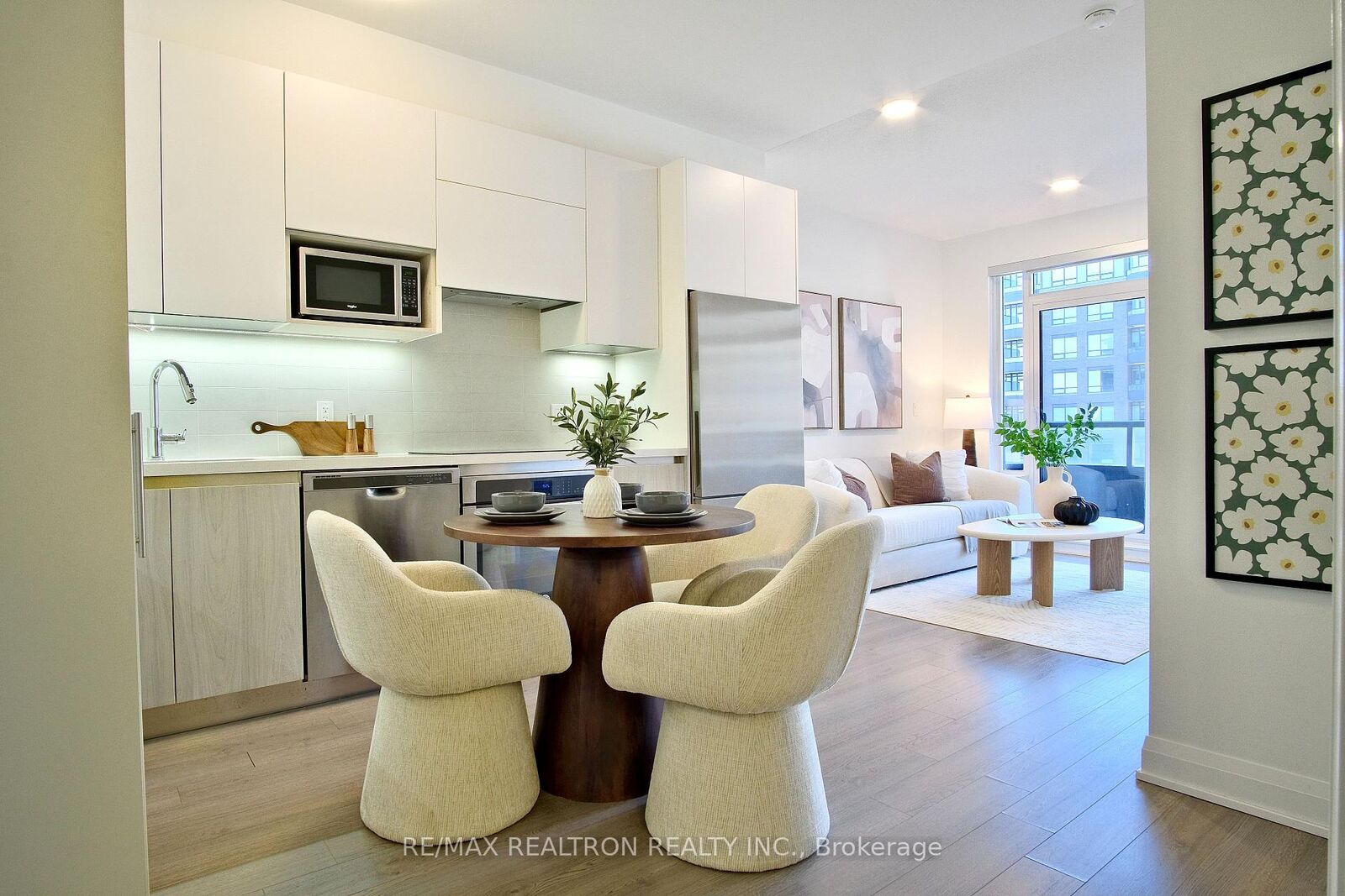 Property Photo:  15 Water Walk Drive 533  ON L6G 0G2 