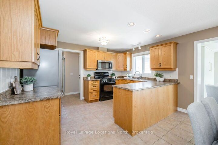Property Photo: 77 Pennsylvania Avenue ON L9Z 3A8