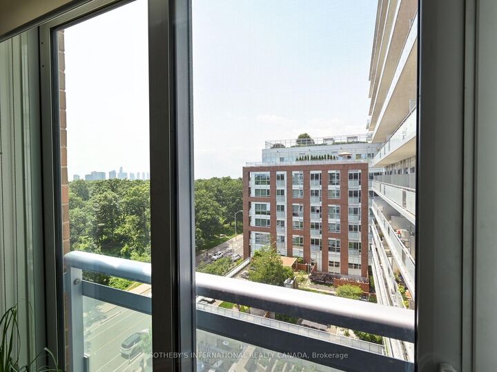 Property Photo:  1830 Bloor Street W 813  ON M6P 0A2 