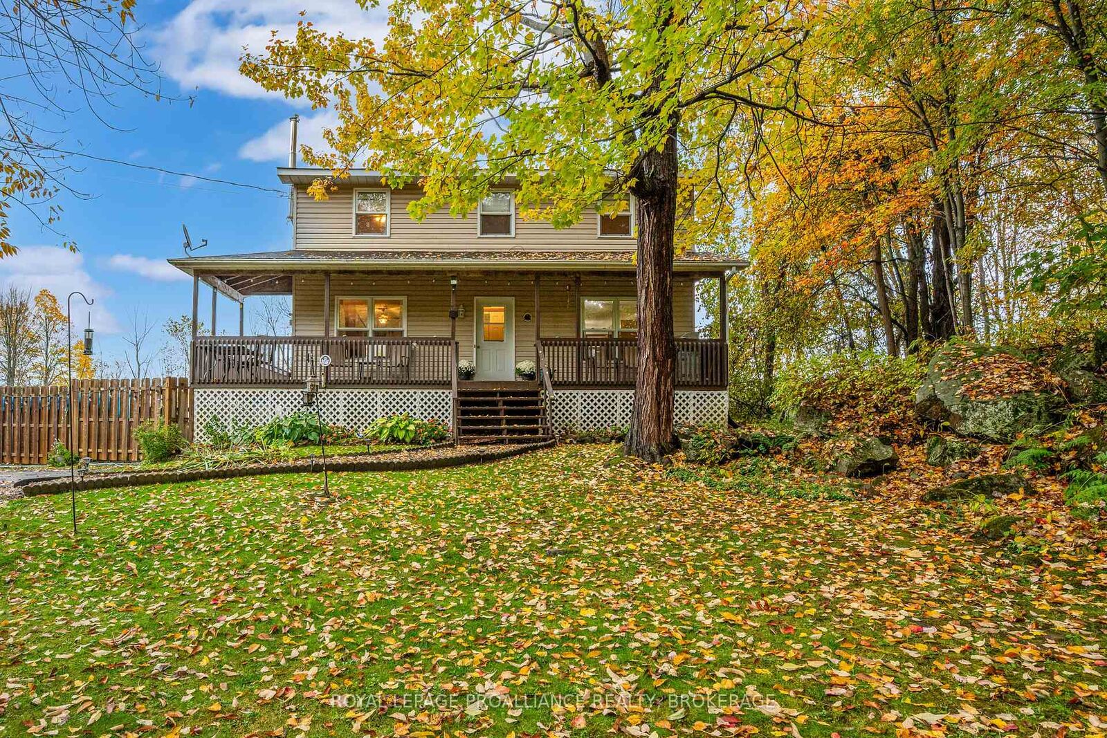 Property Photo:  435 County Road 2 E N/A  ON K7G 2V4 