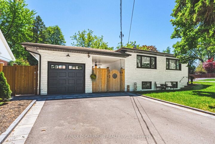 Property Photo:  915 Tanager Avenue  ON L7T 2Y1 