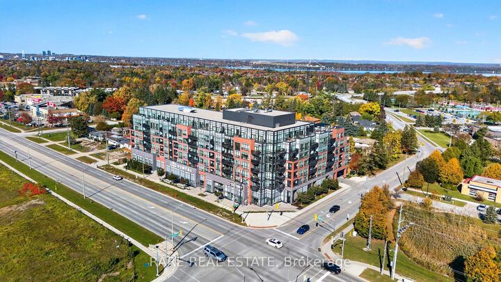 Property Photo:  681 Yonge Street 327  ON L4N 4E8 